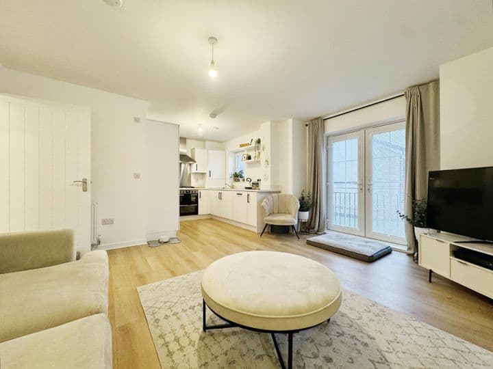 2 bedrooms apartment for sale in Renfrewshire, United Kingdom - Image 4