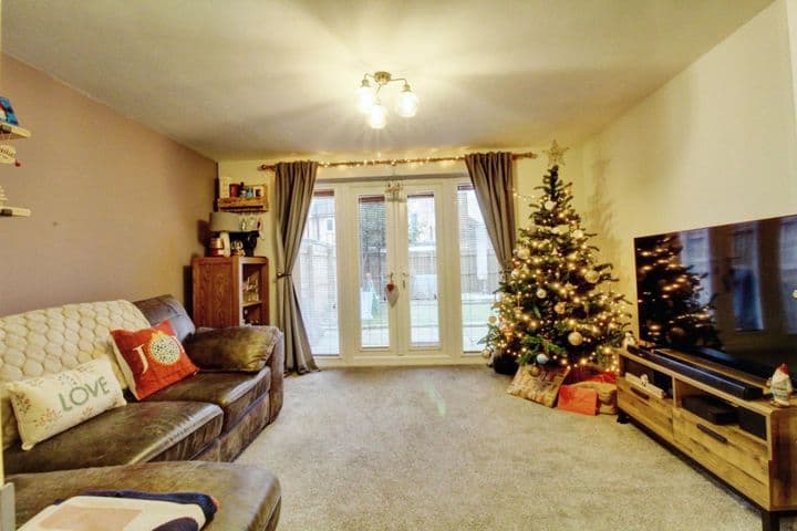 3 bedrooms house for sale in Rotherham, United Kingdom - Image 3