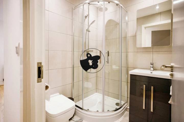 2 bedrooms apartment for sale in Manchester, United Kingdom - Image 13