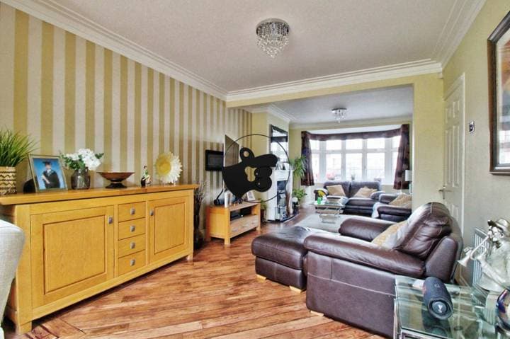 4 bedrooms house for sale in Hornchurch, United Kingdom - Image 17