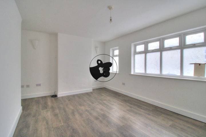 3 bedrooms house for sale in Basildon, United Kingdom - Image 3