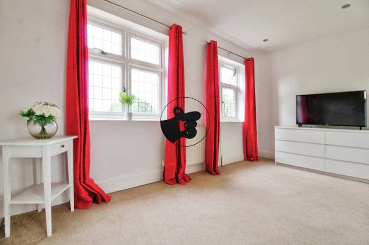 4 bedrooms house for sale in Hornchurch, United Kingdom - Image 49