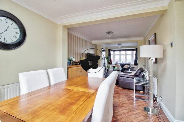 4 bedrooms house for sale in Hornchurch, United Kingdom - Image 3