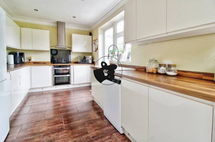 4 bedrooms house for sale in Hornchurch, United Kingdom - Image 16