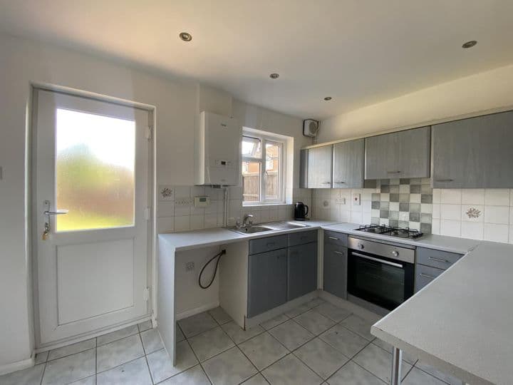 2 bedrooms house for sale in Southend-On-Sea, United Kingdom - Image 4