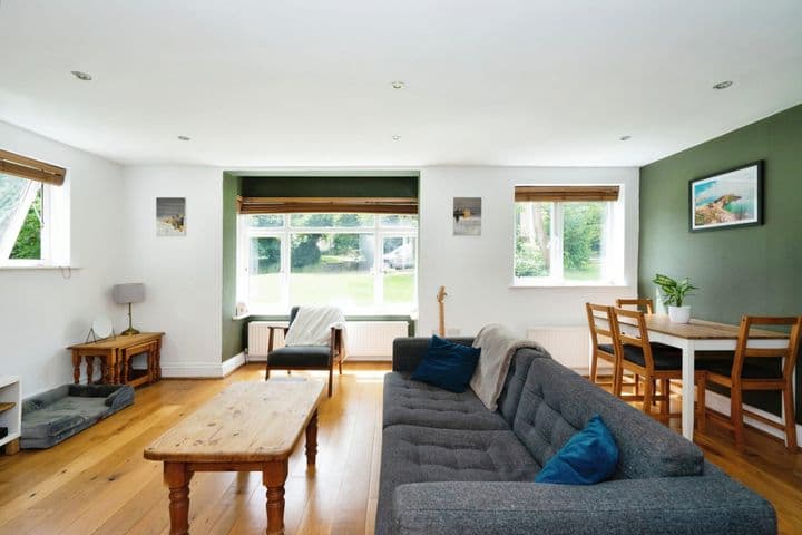 2 bedrooms apartment for sale in Haywards Heath, United Kingdom - Image 2