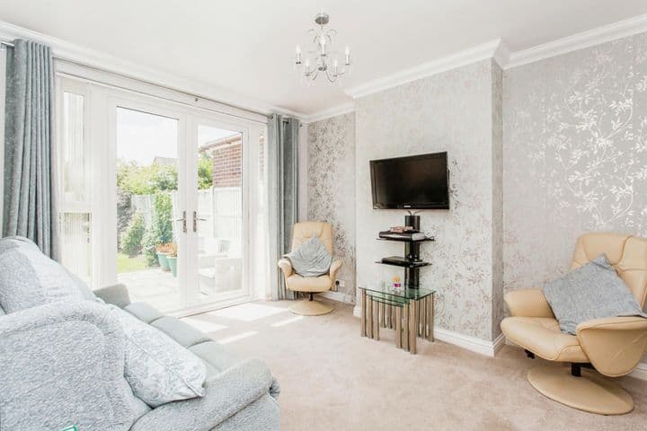 3 bedrooms house for sale in Rayleigh, United Kingdom - Image 3