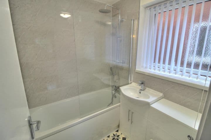 1 bedroom apartment for sale in Tipton, United Kingdom - Image 6