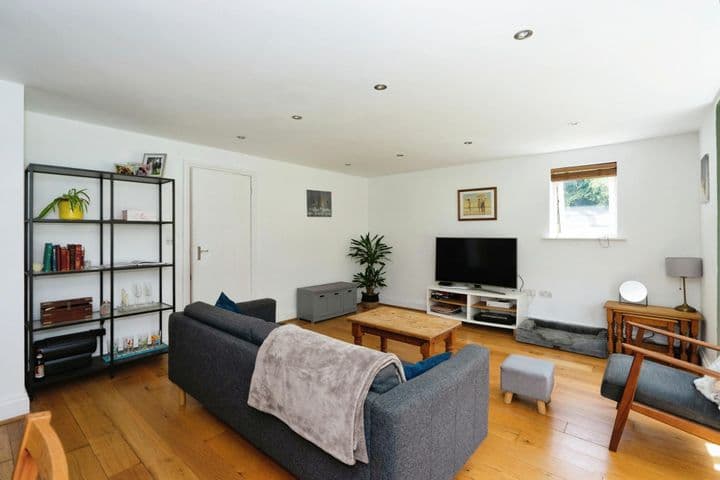 2 bedrooms apartment for sale in Haywards Heath, United Kingdom - Image 5