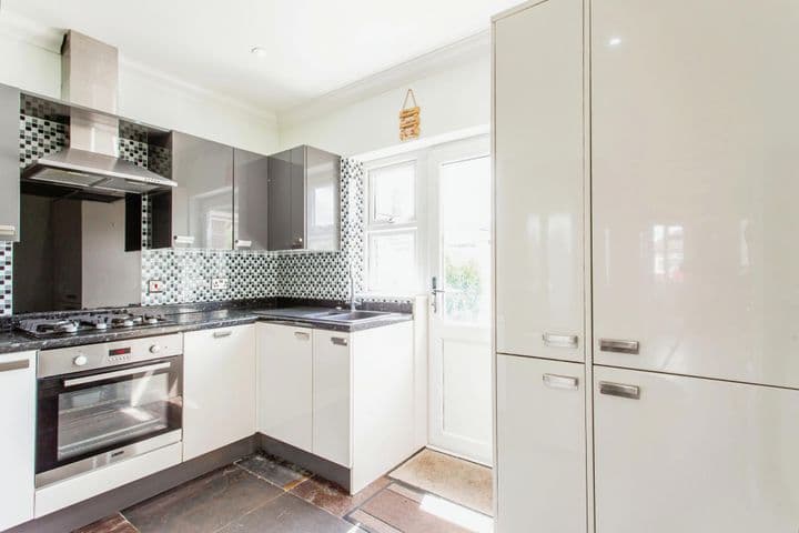 3 bedrooms house for sale in Rayleigh, United Kingdom - Image 6