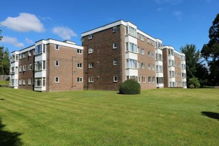 2 bedrooms apartment for sale in Haywards Heath, United Kingdom - Image 10