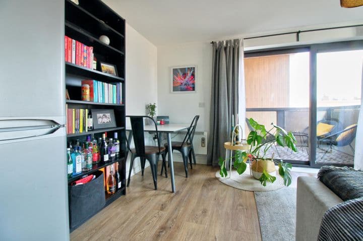 2 bedrooms apartment for sale in Manchester, United Kingdom - Image 7