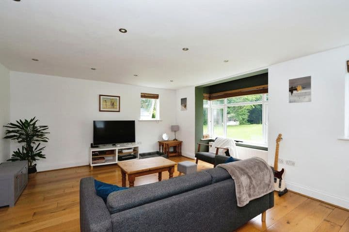 2 bedrooms apartment for sale in Haywards Heath, United Kingdom - Image 3