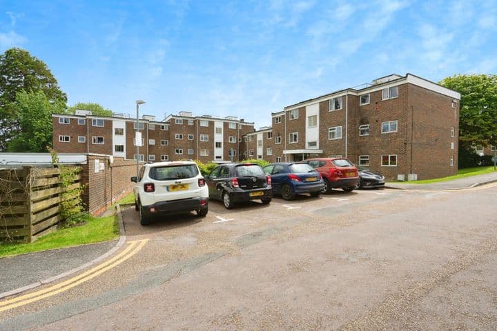 2 bedrooms apartment for sale in Haywards Heath, United Kingdom - Image 12