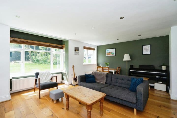 2 bedrooms apartment for sale in Haywards Heath, United Kingdom - Image 6