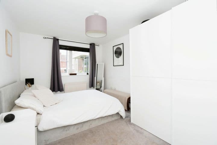 2 bedrooms apartment for sale in Haywards Heath, United Kingdom - Image 8