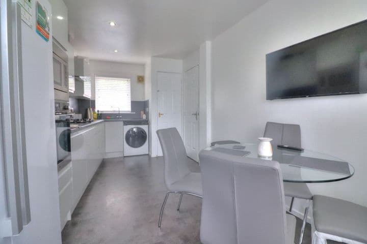 2 bedrooms house for sale in Glasgow, United Kingdom - Image 8