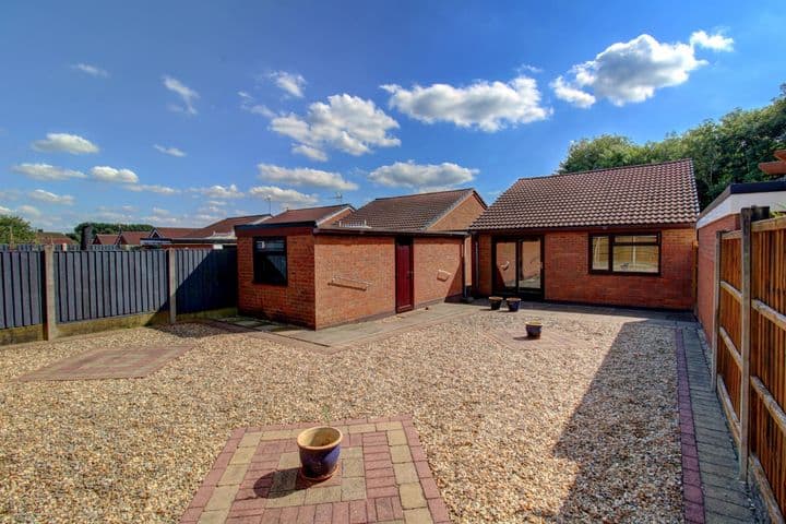 2 bedrooms house for sale in Cannock, United Kingdom - Image 3