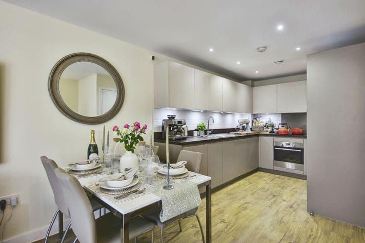 2 bedrooms apartment for sale in Chatham, United Kingdom - Image 7