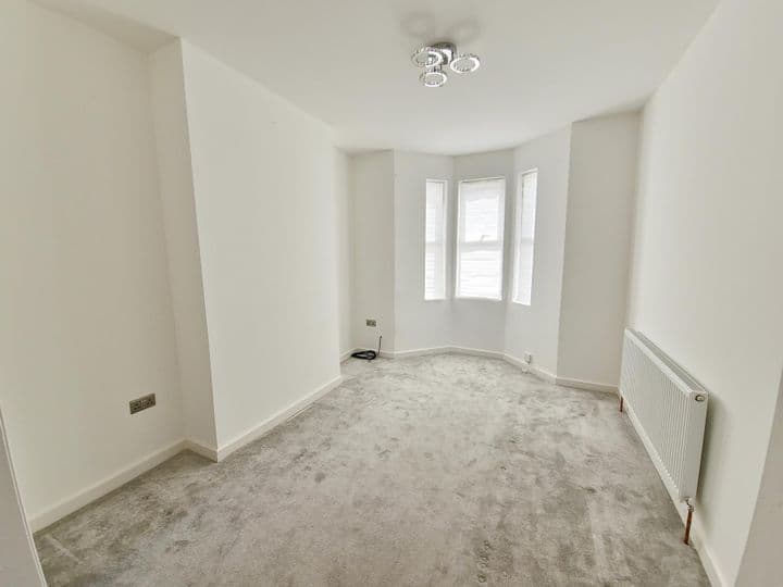 3 bedrooms house for sale in Northampton, United Kingdom - Image 8
