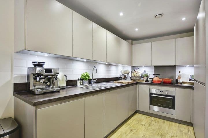 2 bedrooms apartment for sale in Chatham, United Kingdom - Image 2