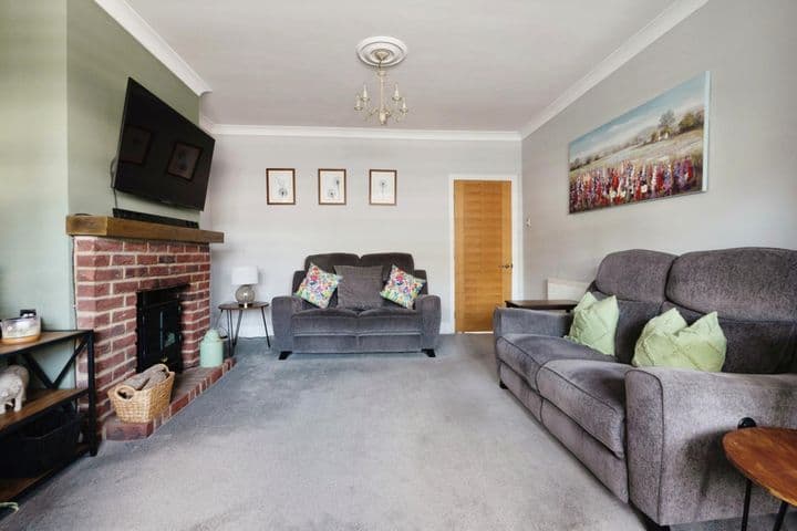 3 bedrooms house for sale in Southend-On-Sea, United Kingdom - Image 8