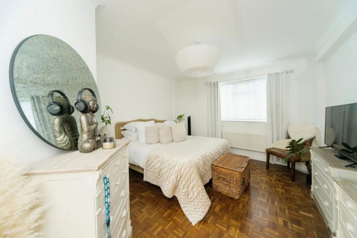 3 bedrooms apartment for sale in Eastbourne, United Kingdom - Image 5