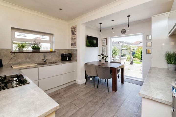 3 bedrooms house for sale in Southend-On-Sea, United Kingdom - Image 6