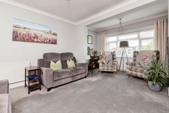 3 bedrooms house for sale in Southend-On-Sea, United Kingdom - Image 7