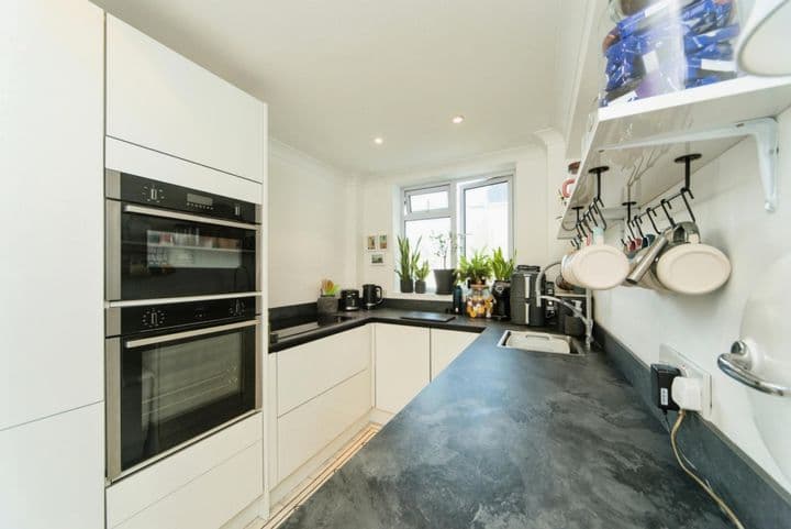 3 bedrooms apartment for sale in Eastbourne, United Kingdom - Image 6