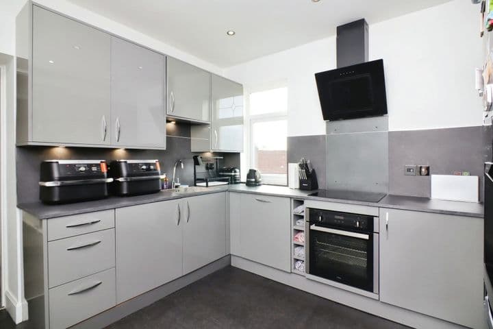 2 bedrooms apartment for sale in Glasgow, United Kingdom - Image 7