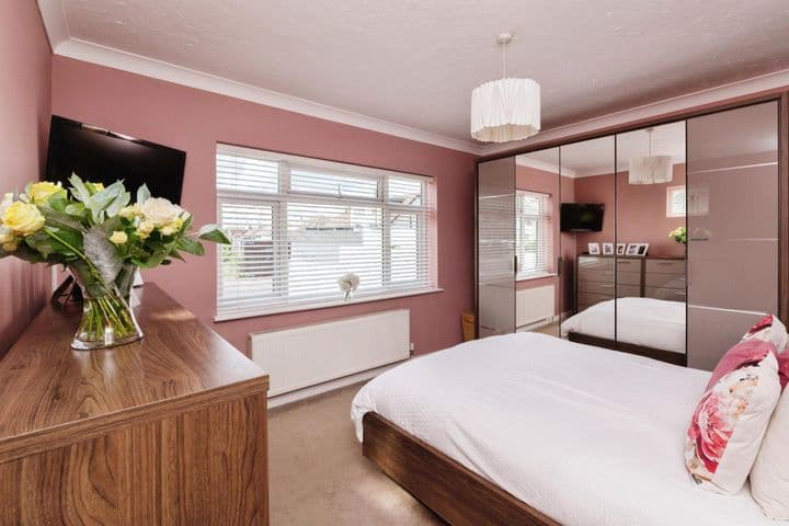 3 bedrooms house for sale in Southend-On-Sea, United Kingdom - Image 9