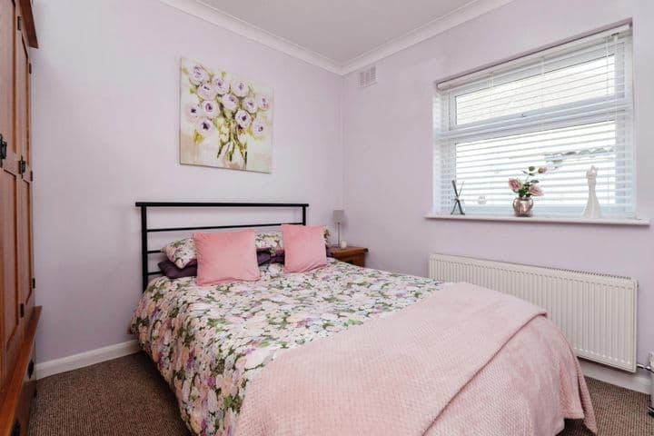 3 bedrooms house for sale in Southend-On-Sea, United Kingdom - Image 10