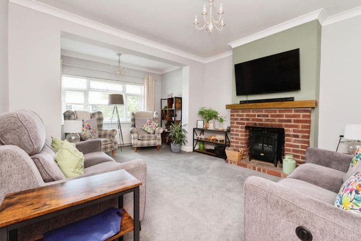 3 bedrooms house for sale in Southend-On-Sea, United Kingdom - Image 3