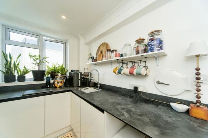 3 bedrooms apartment for sale in Eastbourne, United Kingdom - Image 9