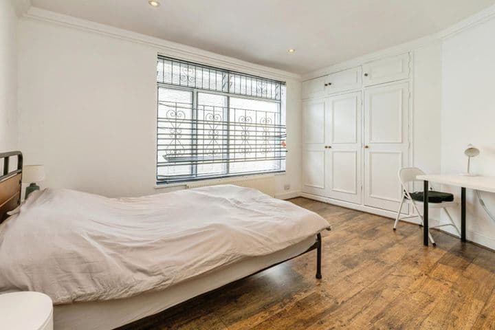 1 bedroom apartment for sale in London, United Kingdom - Image 4