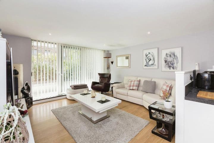 2 bedrooms apartment for sale in London, United Kingdom - Image 5