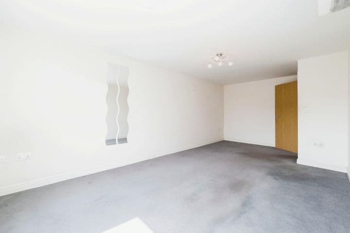 1 bedroom apartment for sale in London, United Kingdom - Image 7