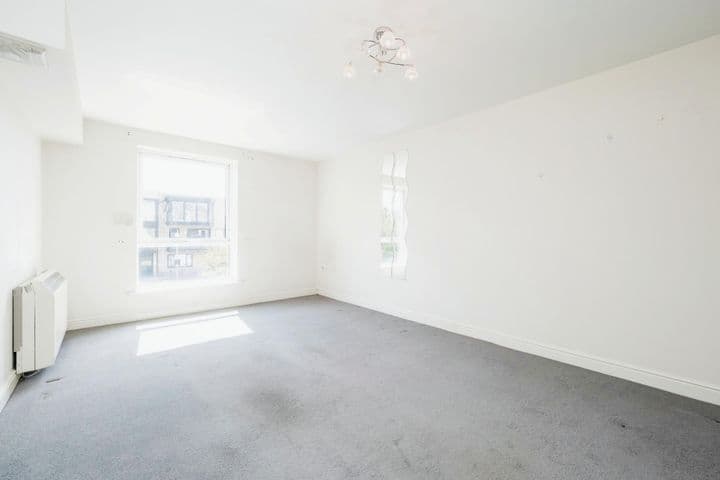 1 bedroom apartment for sale in London, United Kingdom - Image 6