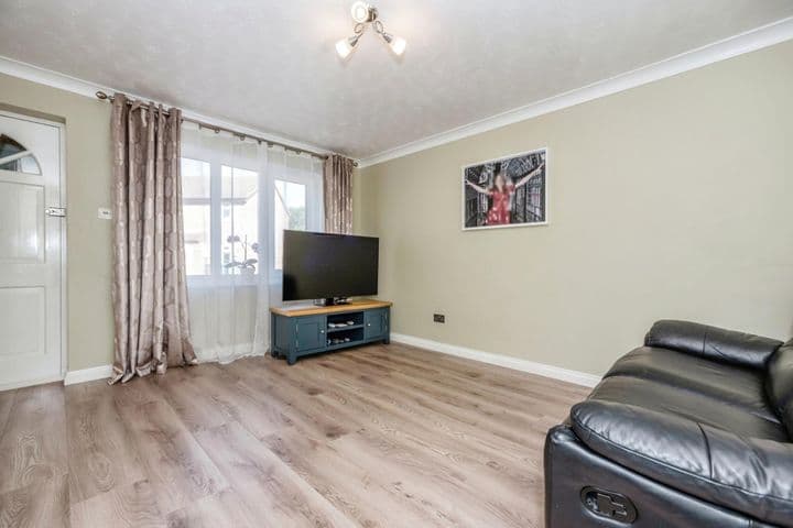 3 bedrooms house for sale in Grays, United Kingdom - Image 2