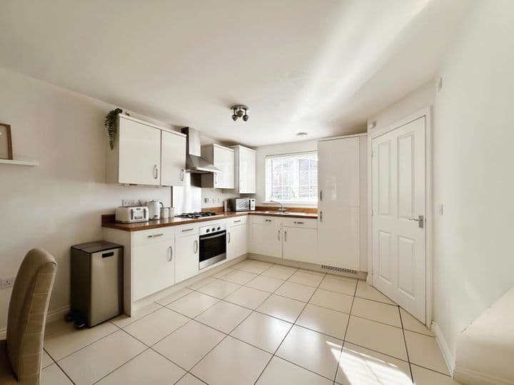 3 bedrooms house for sale in Leeds, United Kingdom - Image 3