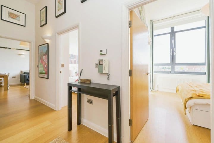 2 bedrooms apartment for sale in London, United Kingdom - Image 8