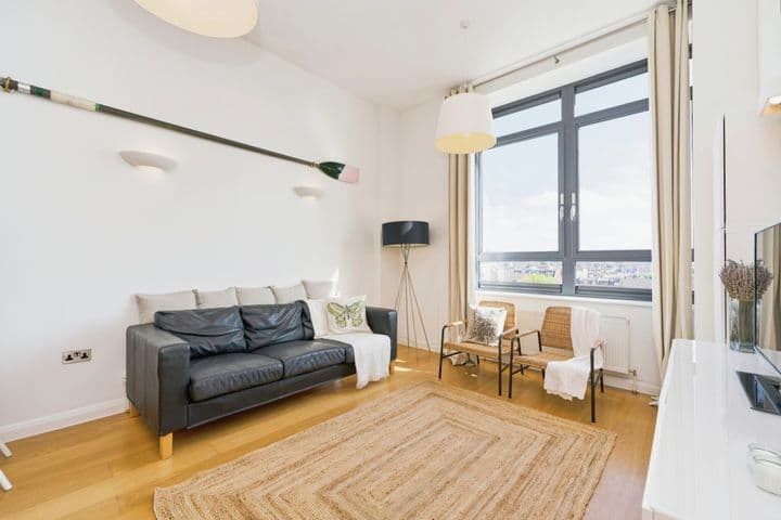 2 bedrooms apartment for sale in London, United Kingdom - Image 5