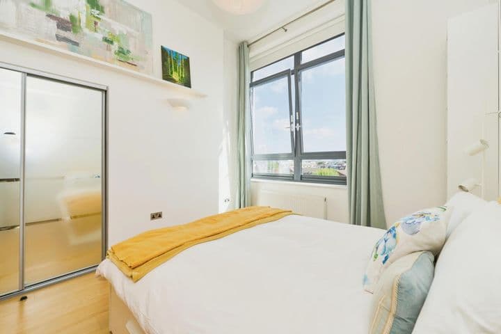 2 bedrooms apartment for sale in London, United Kingdom - Image 10