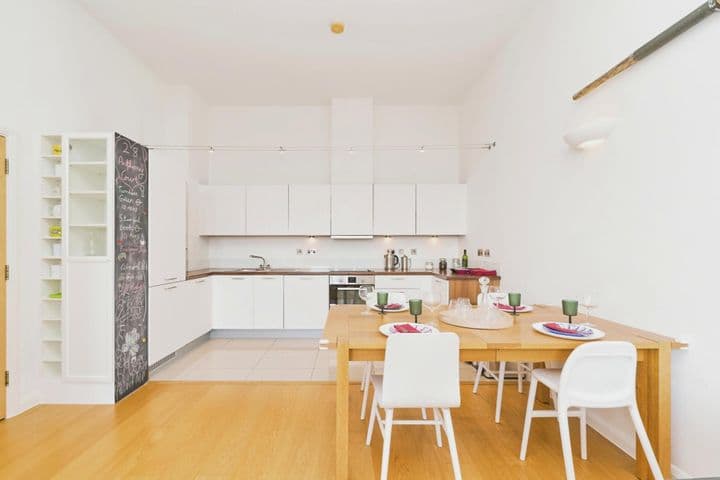 2 bedrooms apartment for sale in London, United Kingdom - Image 4