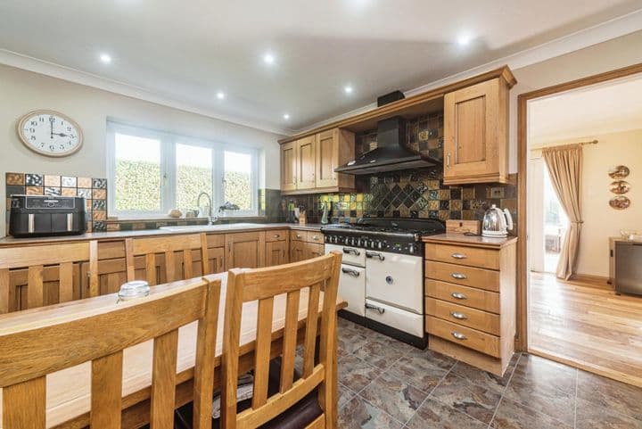 4 bedrooms house for sale in Hook, United Kingdom - Image 9