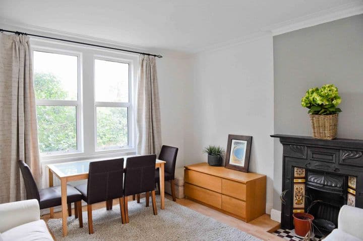 2 bedrooms apartment for sale in London, United Kingdom - Image 6