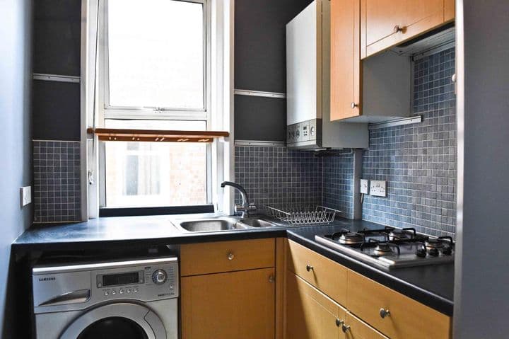 2 bedrooms apartment for sale in London, United Kingdom - Image 11