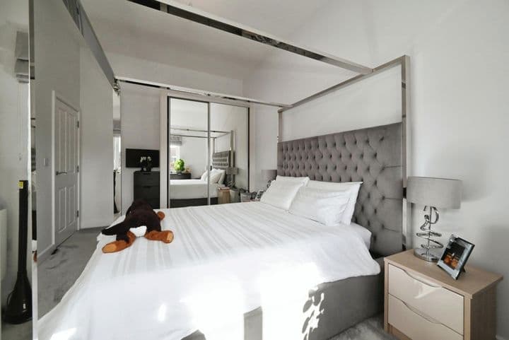 2 bedrooms apartment for sale in Reading, United Kingdom - Image 7