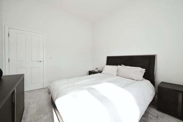 2 bedrooms apartment for sale in Reading, United Kingdom - Image 8